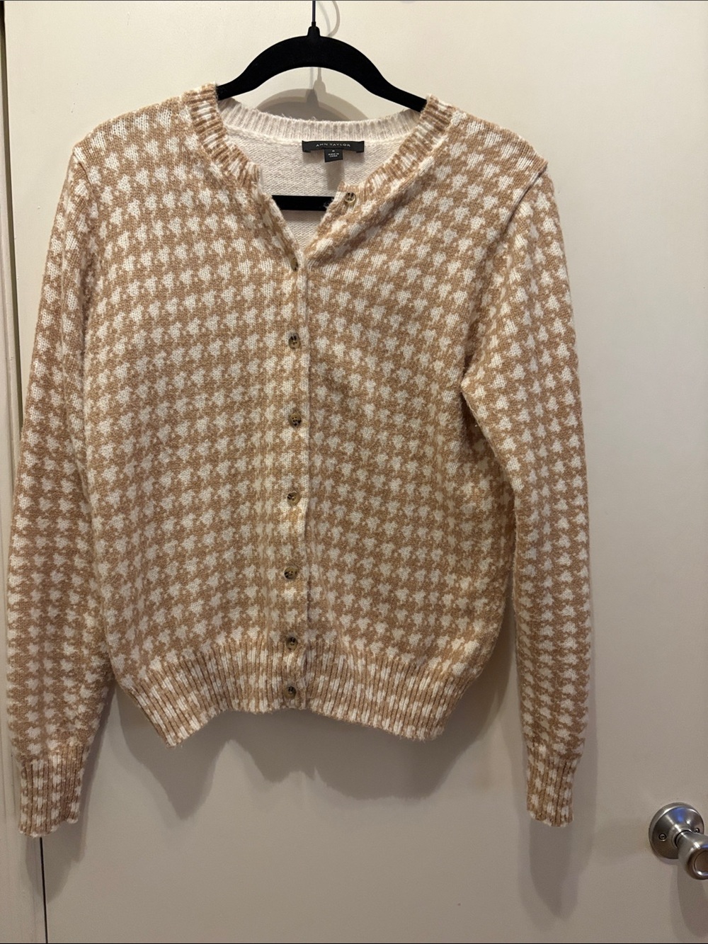 Ann Taylor Women’s Beige & White Houndstooth Button Cardigan Size M Librarian